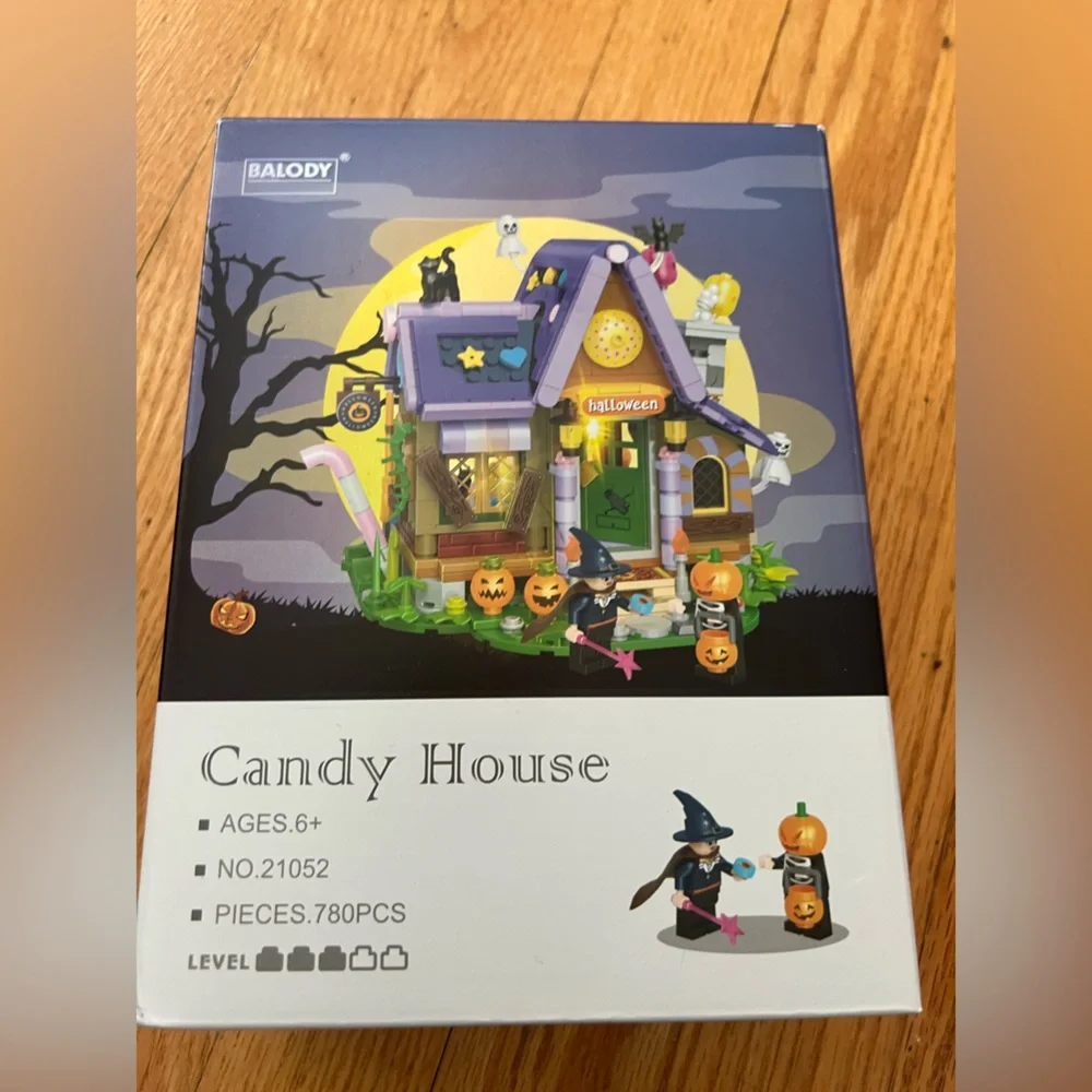 Halloween Haunted House Mini Bricks Building Toys - 780 Pieces Ghost Vampire Bui